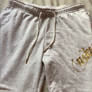 Nike joggers (size M)